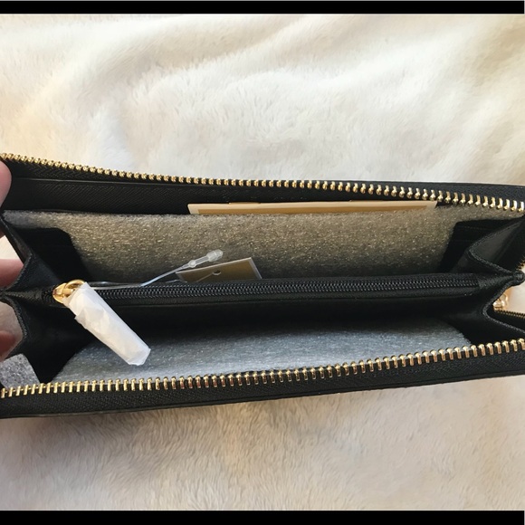 Micheal Kors Jet Set  Three Qtr Zip Wallet NWT - Picture 5 of 6